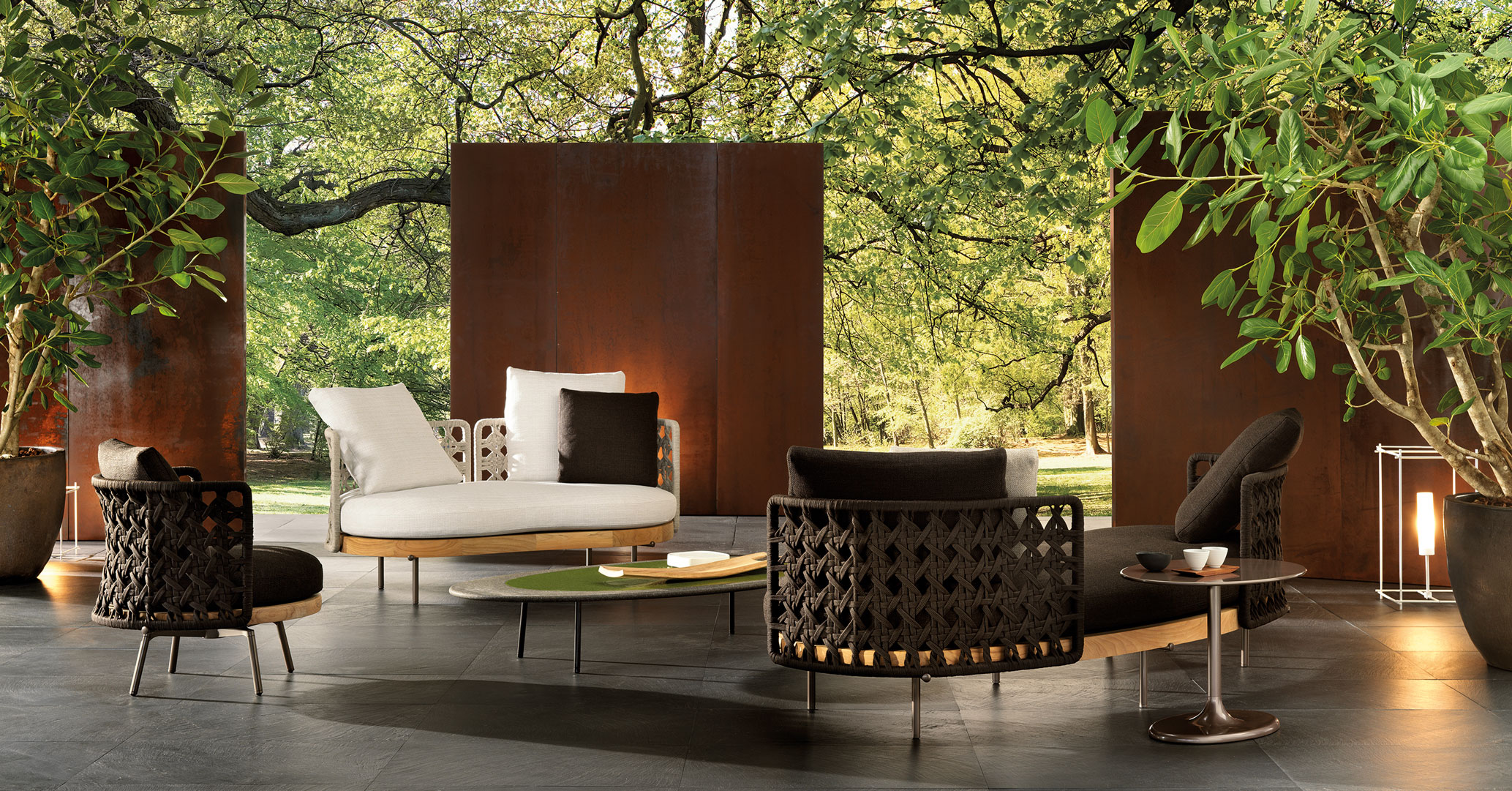【展示極美品】Minotti ミノッティ Block Outdoorテーブル 展示極美品】Minotti ミノッティ Block Outdoorテーブル Minotti New